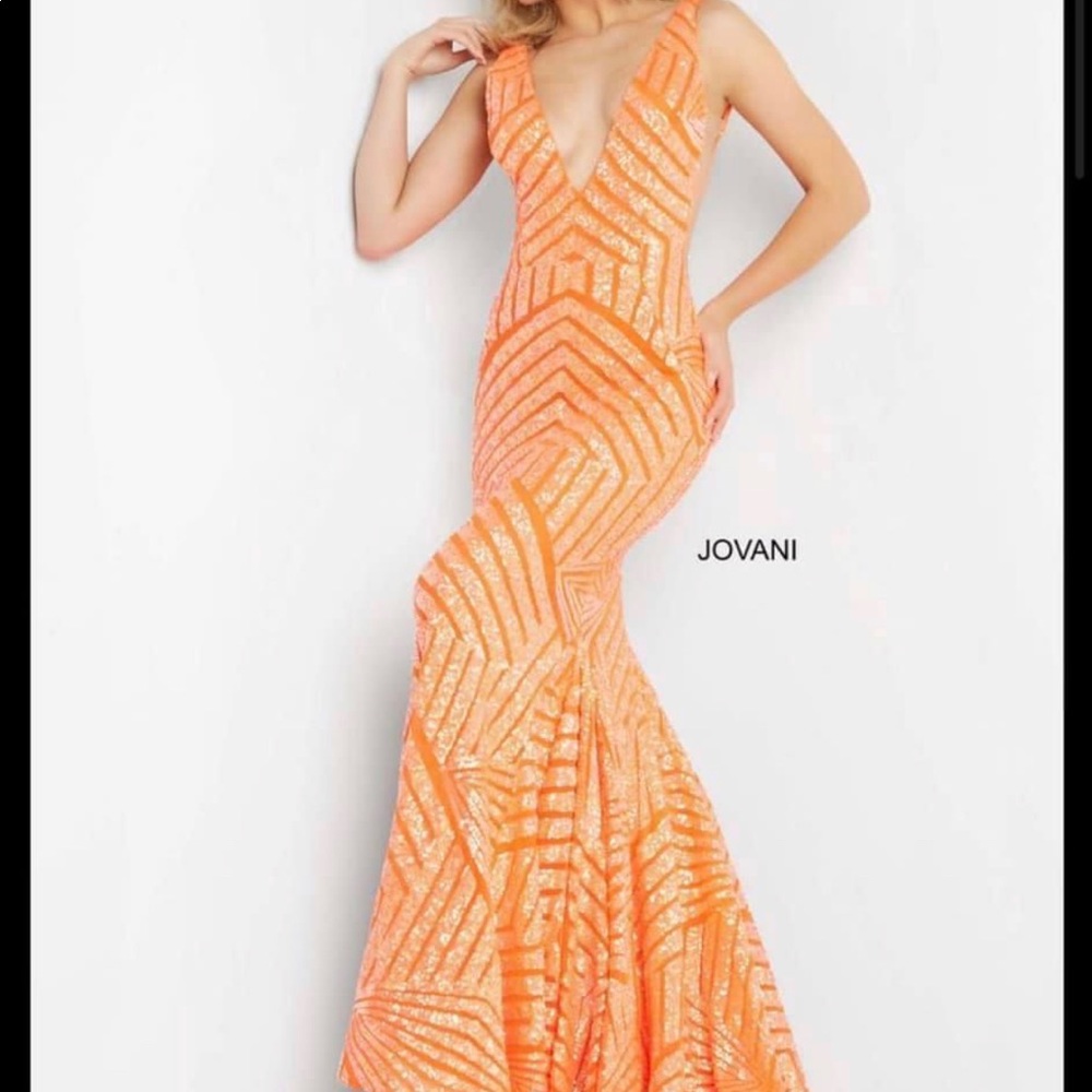 Stunning prom dress.